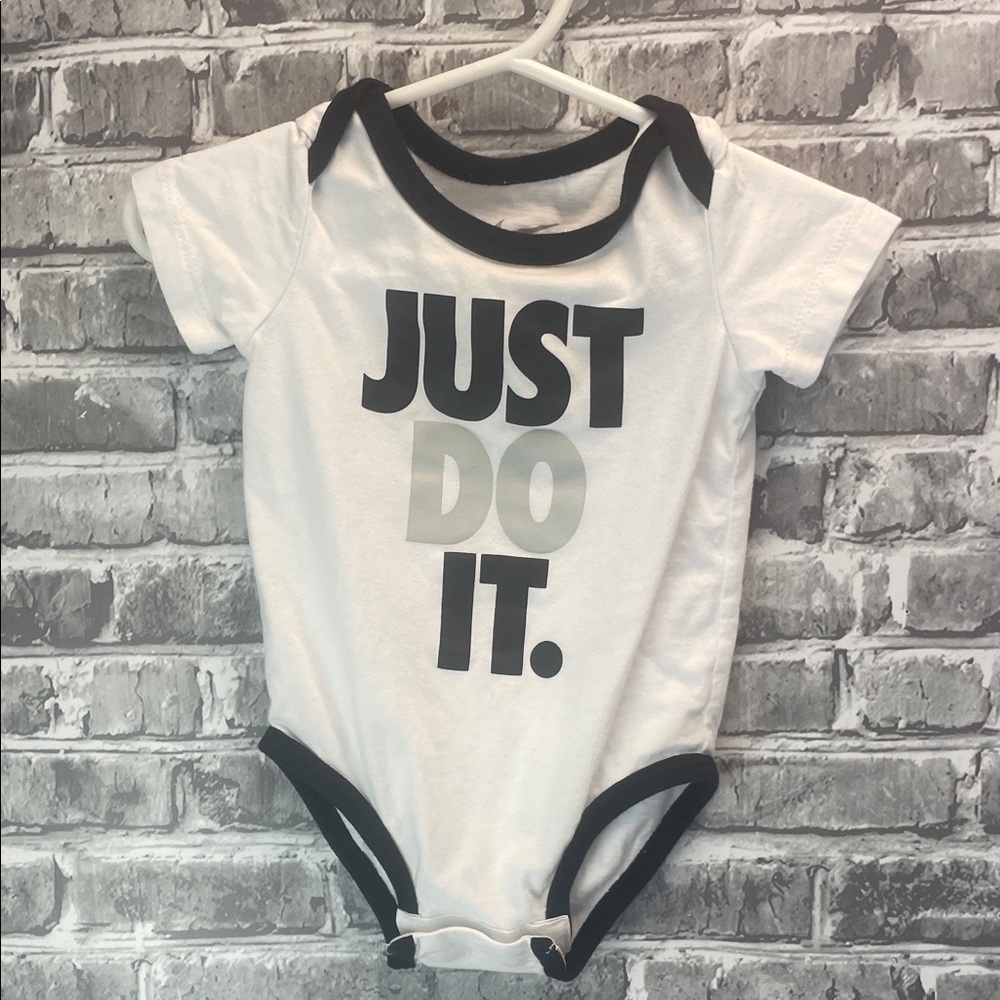 Nike baby‎ onesie  in White and Black